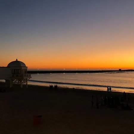 La Puerta Azul En El Corazon De Cádiz