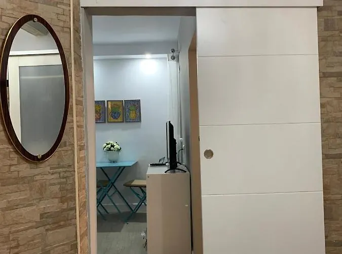 La Puerta Azul En El Corazon De Καντίζ